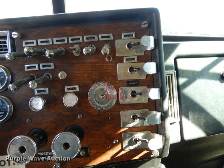 image for item DJ6698 1999 Peterbilt 379  semi truck