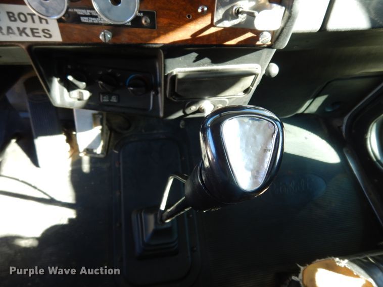 image for item DJ6698 1999 Peterbilt 379  semi truck