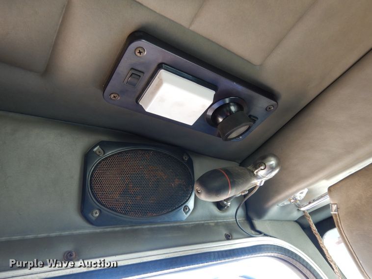 image for item DJ6698 1999 Peterbilt 379  semi truck