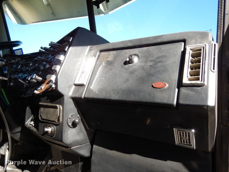 image for item DJ6698 1999 Peterbilt 379  semi truck