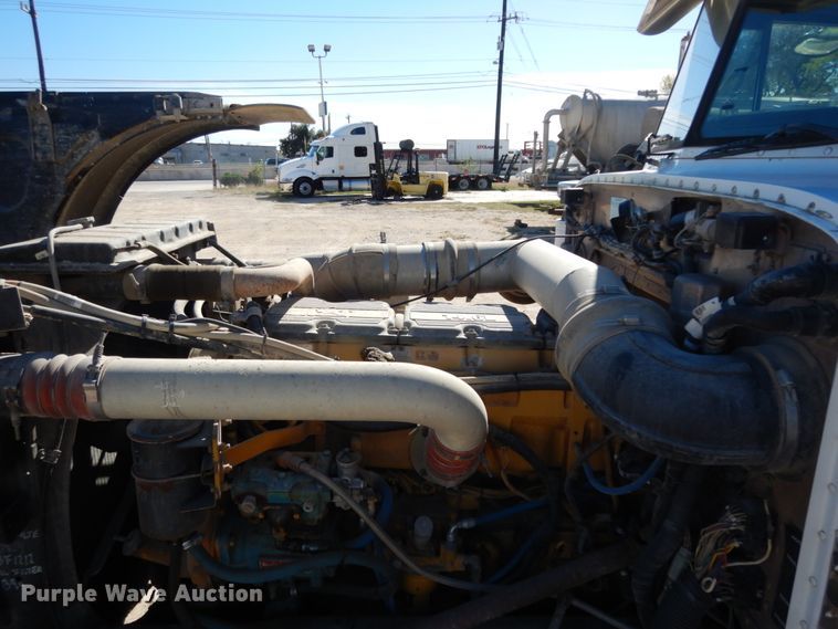 image for item DJ6698 1999 Peterbilt 379  semi truck