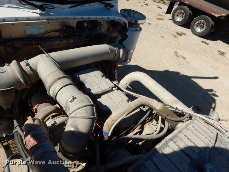 image for item DJ6698 1999 Peterbilt 379  semi truck