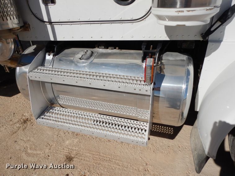 image for item DJ6698 1999 Peterbilt 379  semi truck