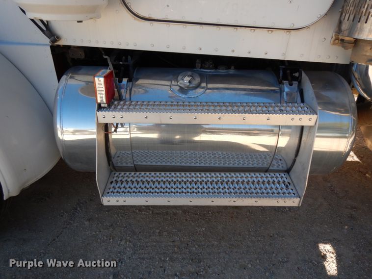 image for item DJ6698 1999 Peterbilt 379  semi truck