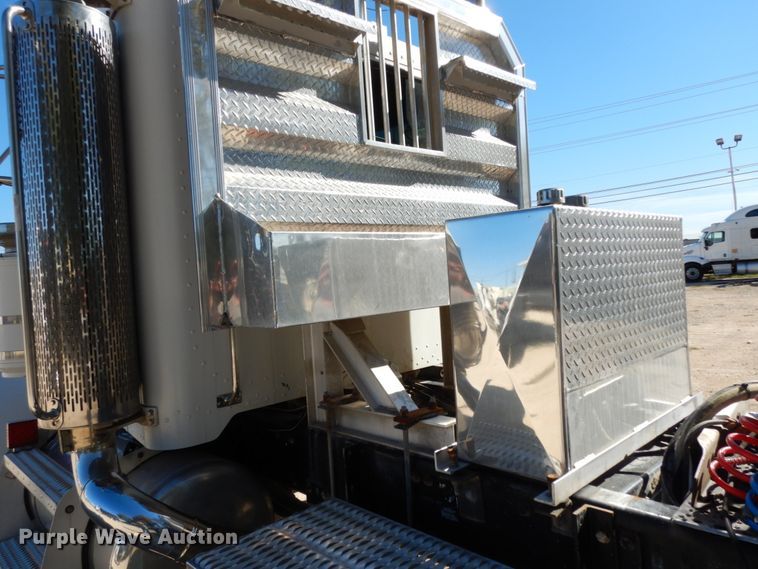 image for item DJ6698 1999 Peterbilt 379  semi truck