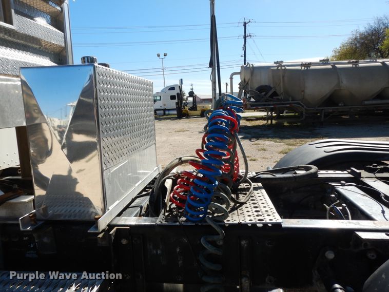 image for item DJ6698 1999 Peterbilt 379  semi truck