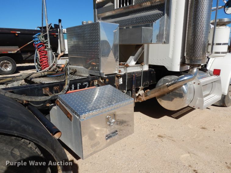 image for item DJ6698 1999 Peterbilt 379  semi truck