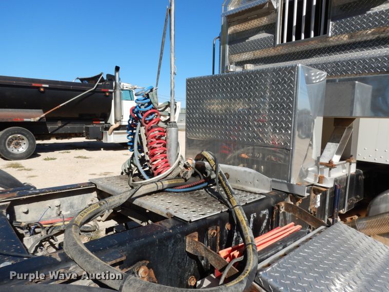 image for item DJ6698 1999 Peterbilt 379  semi truck