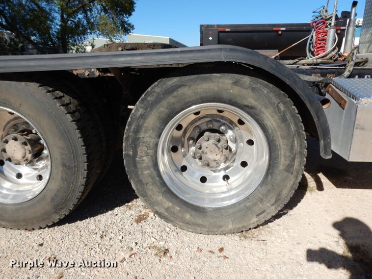 image for item DJ6698 1999 Peterbilt 379  semi truck