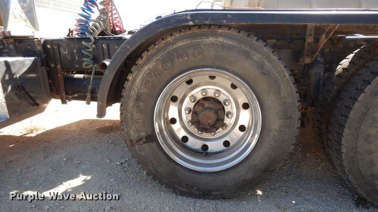 image for item DJ6698 1999 Peterbilt 379  semi truck