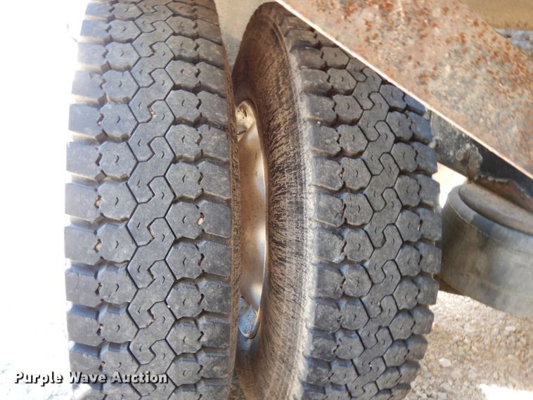 image for item DJ6698 1999 Peterbilt 379  semi truck