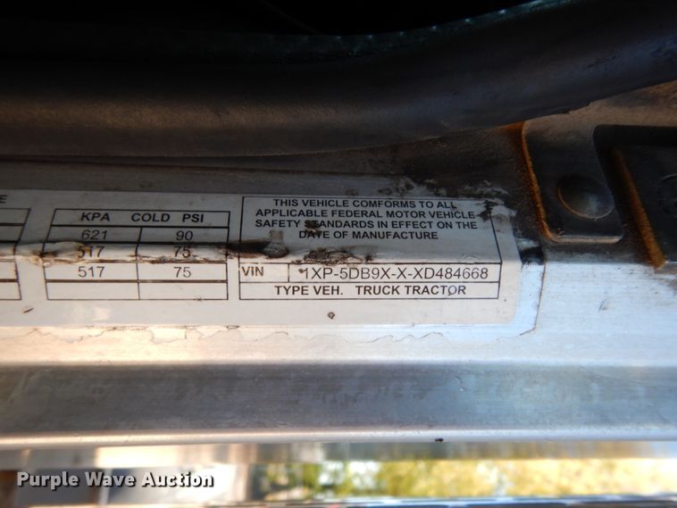 image for item DJ6698 1999 Peterbilt 379  semi truck