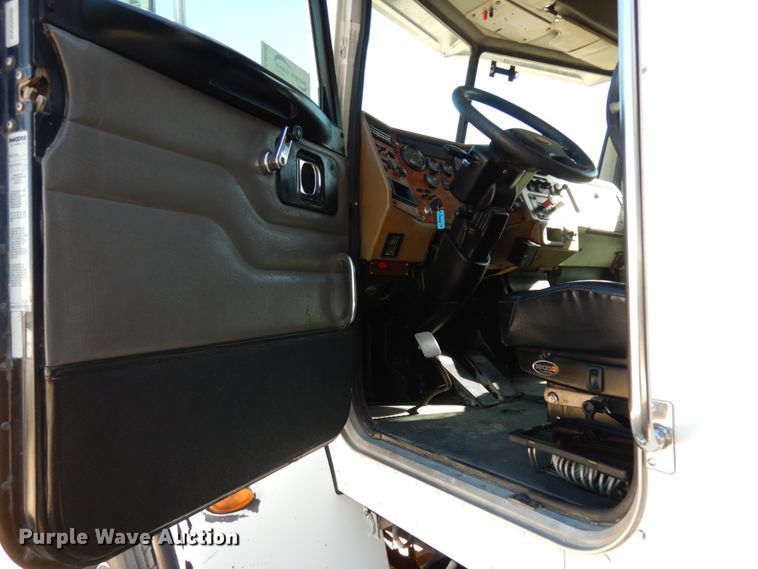 image for item DJ6699 2009 Peterbilt 340  dump truck