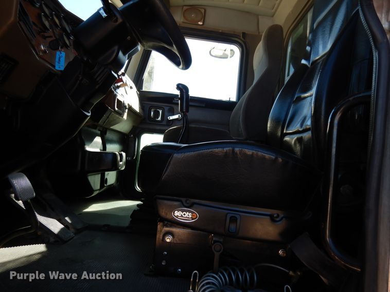 image for item DJ6699 2009 Peterbilt 340  dump truck