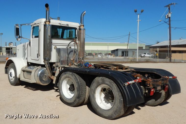 image for item DJ8130 2005 Peterbilt 378  semi truck