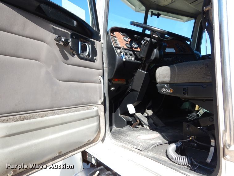 image for item DJ8130 2005 Peterbilt 378  semi truck