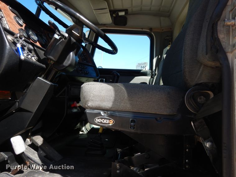 image for item DJ8130 2005 Peterbilt 378  semi truck