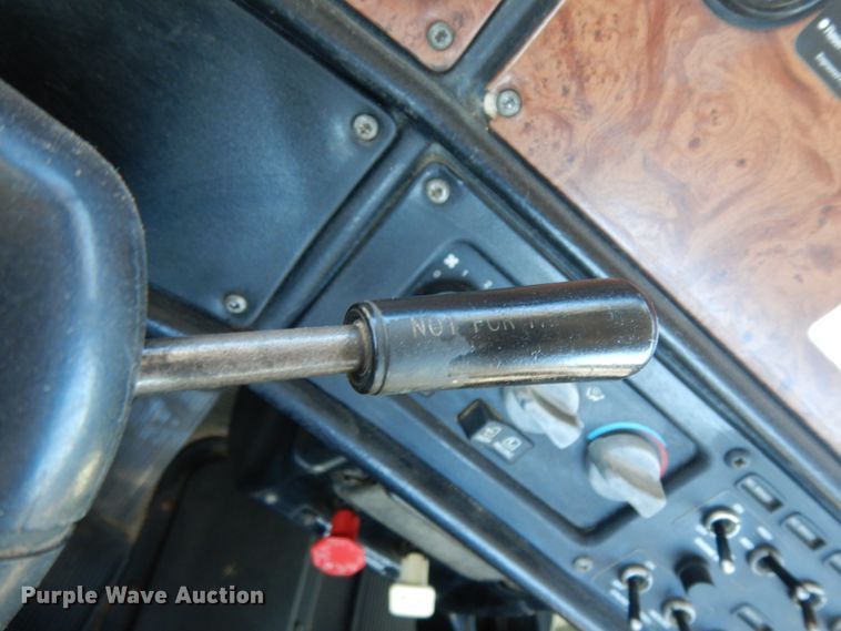 image for item DJ8130 2005 Peterbilt 378  semi truck