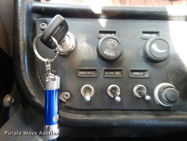 image for item DJ8130 2005 Peterbilt 378  semi truck