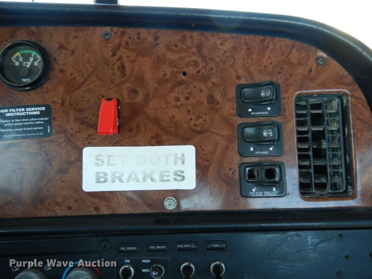 image for item DJ8130 2005 Peterbilt 378  semi truck