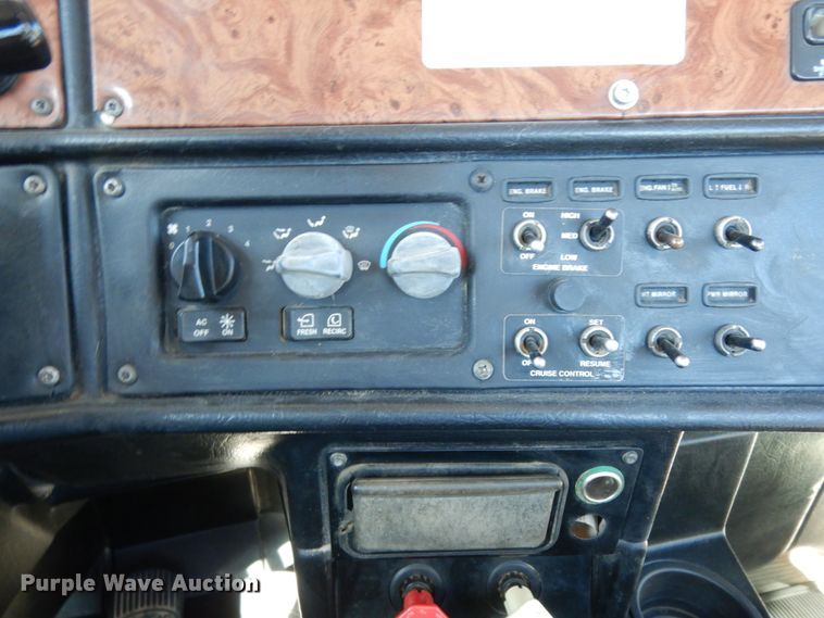 image for item DJ8130 2005 Peterbilt 378  semi truck