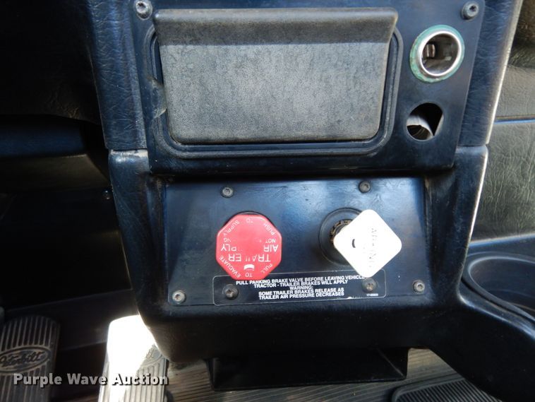 image for item DJ8130 2005 Peterbilt 378  semi truck