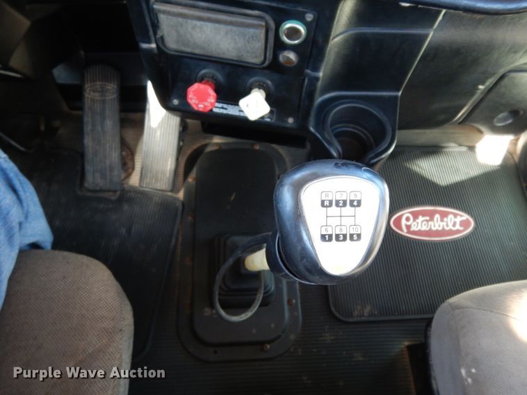 image for item DJ8130 2005 Peterbilt 378  semi truck