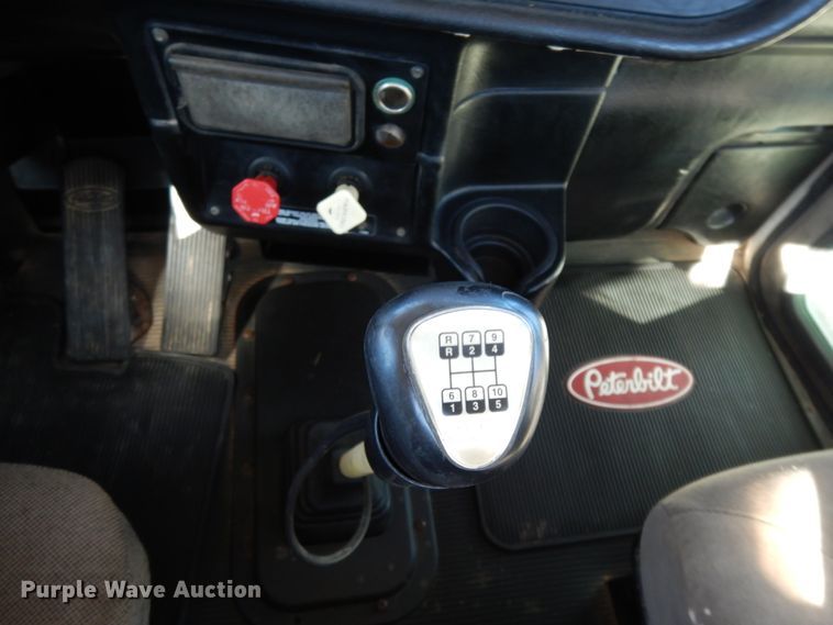 image for item DJ8130 2005 Peterbilt 378  semi truck