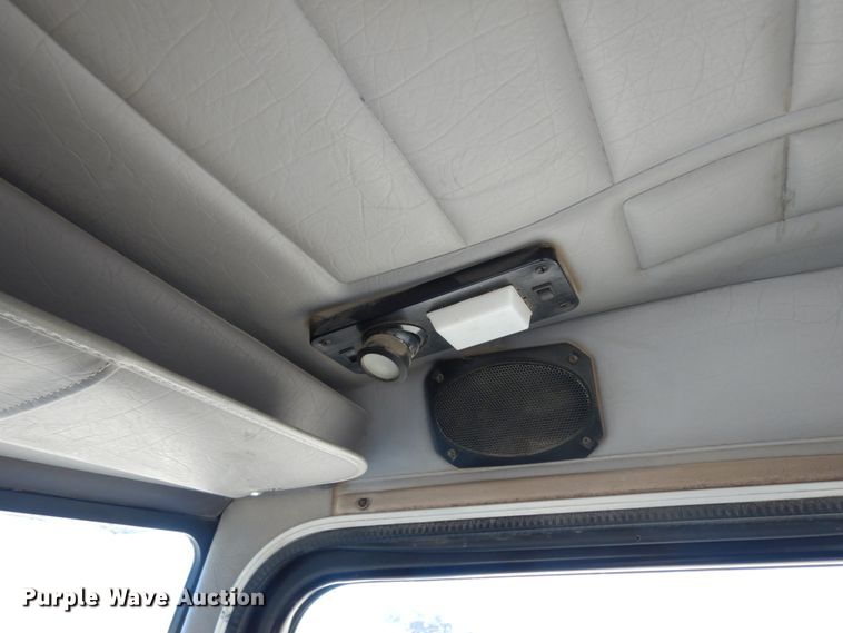 image for item DJ8130 2005 Peterbilt 378  semi truck