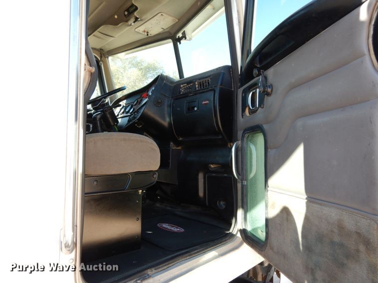 image for item DJ8130 2005 Peterbilt 378  semi truck