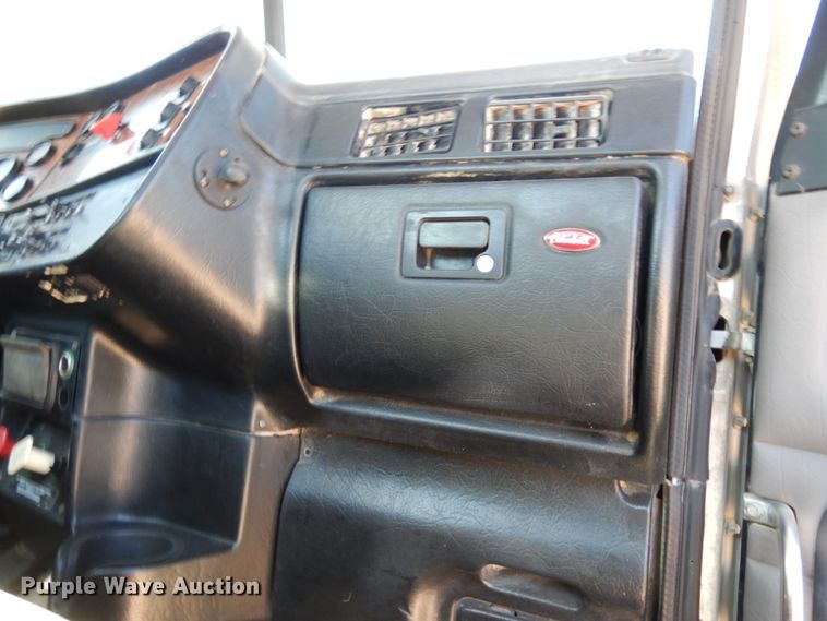 image for item DJ8130 2005 Peterbilt 378  semi truck