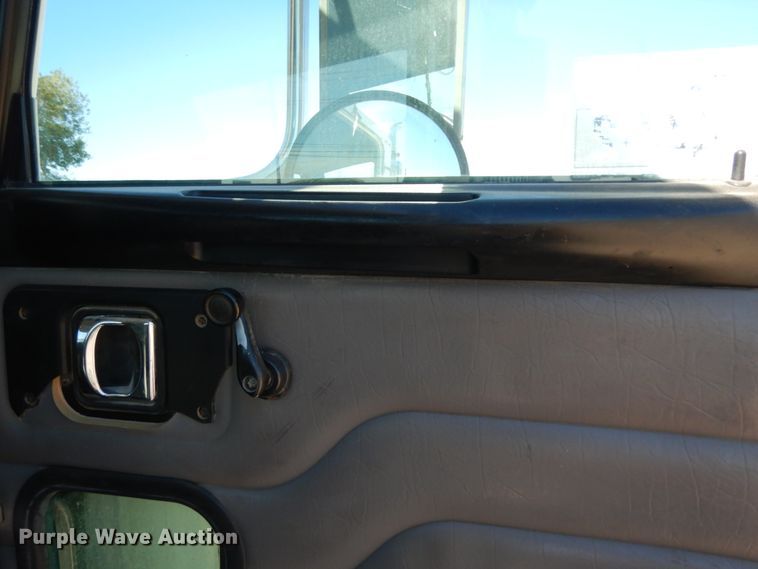 image for item DJ8130 2005 Peterbilt 378  semi truck