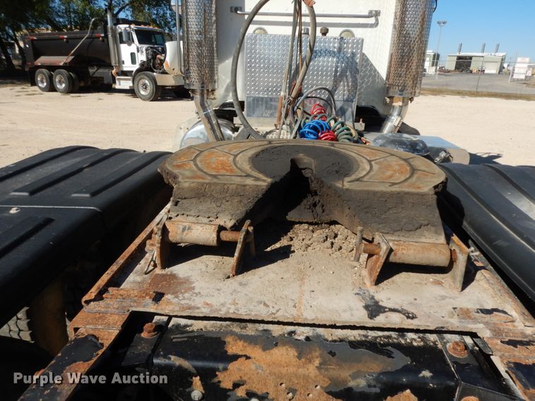 image for item DJ8130 2005 Peterbilt 378  semi truck