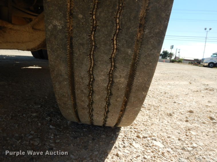 image for item DJ8130 2005 Peterbilt 378  semi truck