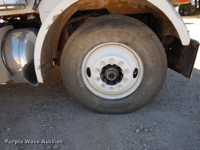 image for item DJ8130 2005 Peterbilt 378  semi truck