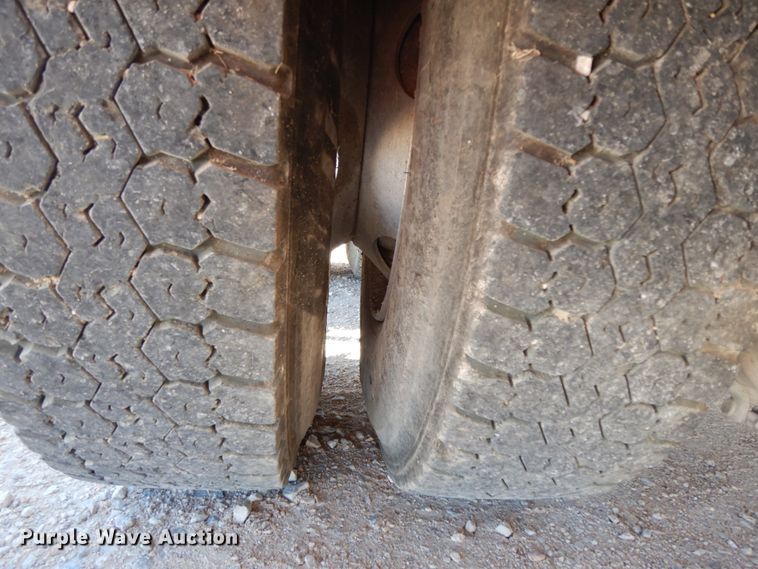 image for item DJ8130 2005 Peterbilt 378  semi truck