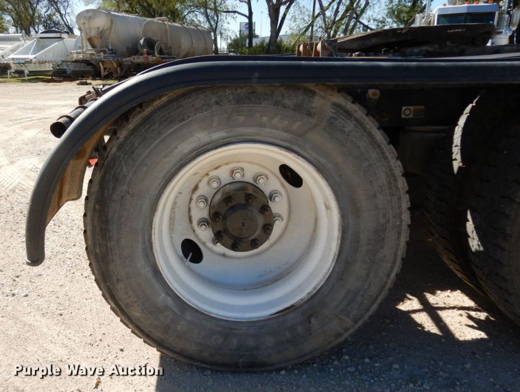 image for item DJ8130 2005 Peterbilt 378  semi truck