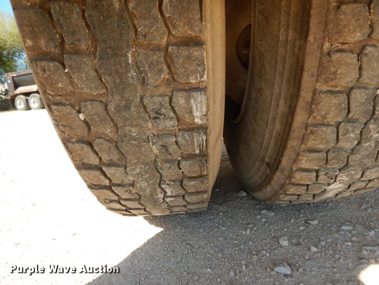 image for item DJ8130 2005 Peterbilt 378  semi truck