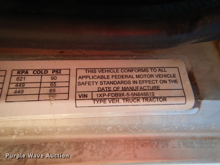 image for item DJ8130 2005 Peterbilt 378  semi truck