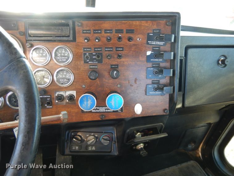 image for item DL2630 2000 Peterbilt 378  semi truck