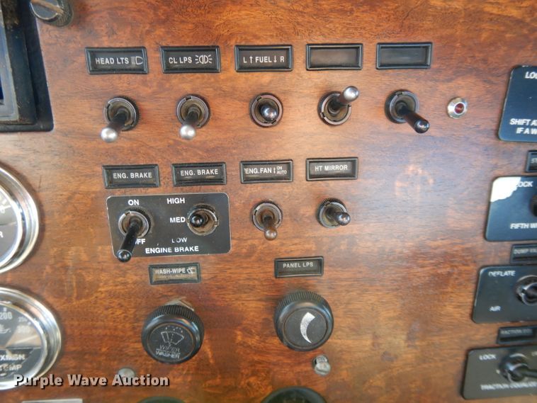 image for item DL2630 2000 Peterbilt 378  semi truck