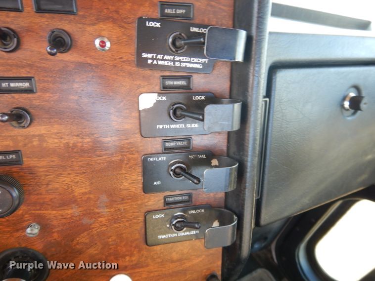 image for item DL2630 2000 Peterbilt 378  semi truck