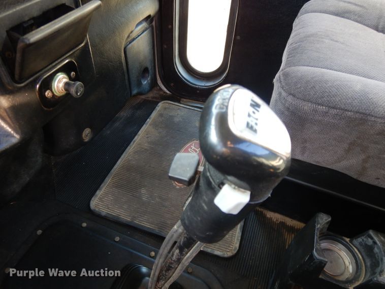 image for item DL2630 2000 Peterbilt 378  semi truck