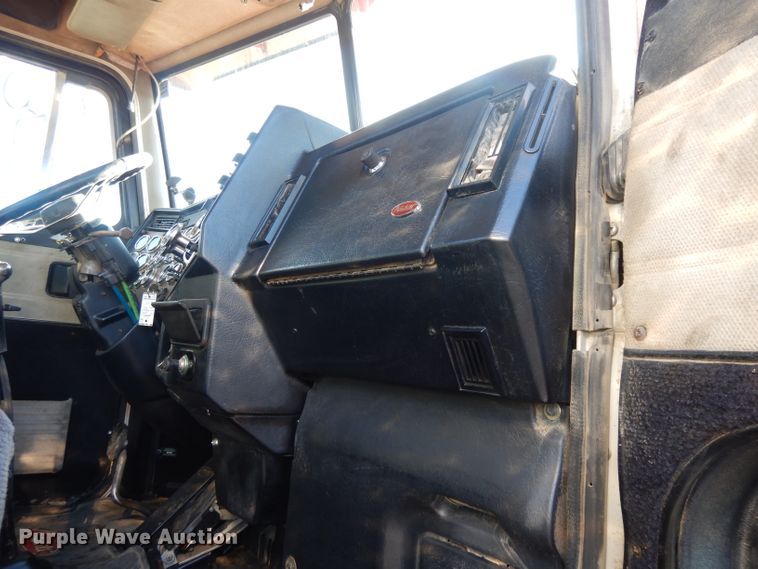 image for item DL2630 2000 Peterbilt 378  semi truck
