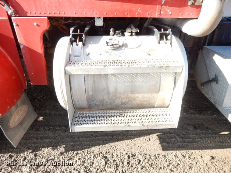 image for item DL2630 2000 Peterbilt 378  semi truck