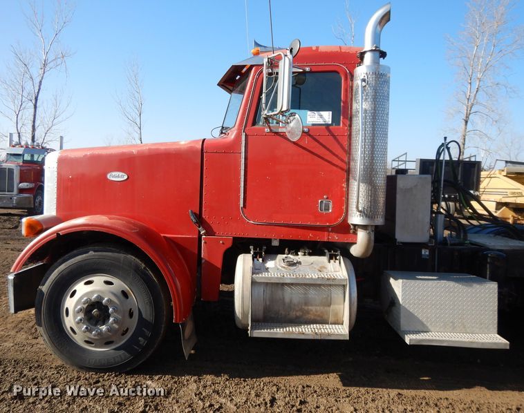 image for item DL2630 2000 Peterbilt 378  semi truck