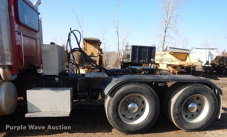 image for item DL2630 2000 Peterbilt 378  semi truck
