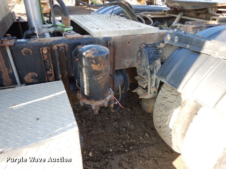 image for item DL2630 2000 Peterbilt 378  semi truck