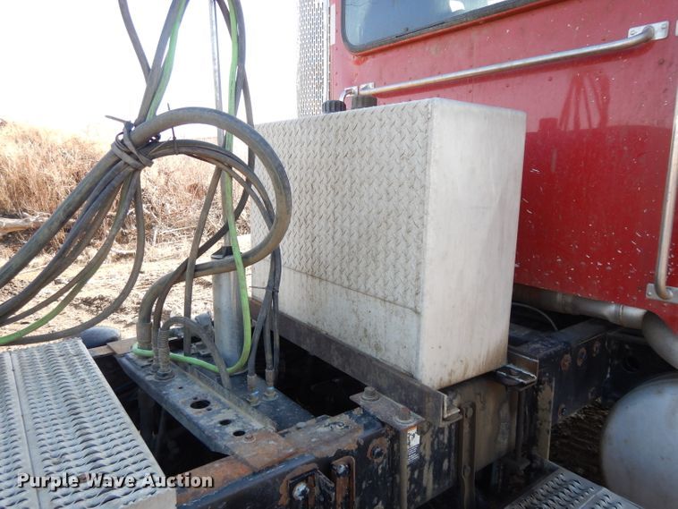 image for item DL2630 2000 Peterbilt 378  semi truck