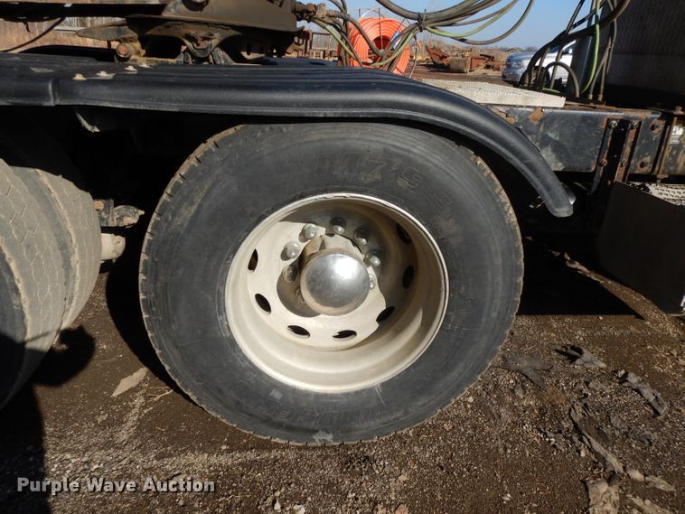 image for item DL2630 2000 Peterbilt 378  semi truck